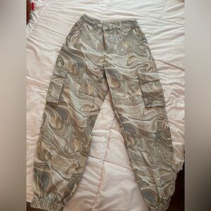 Forever 21 cargo pants size medium